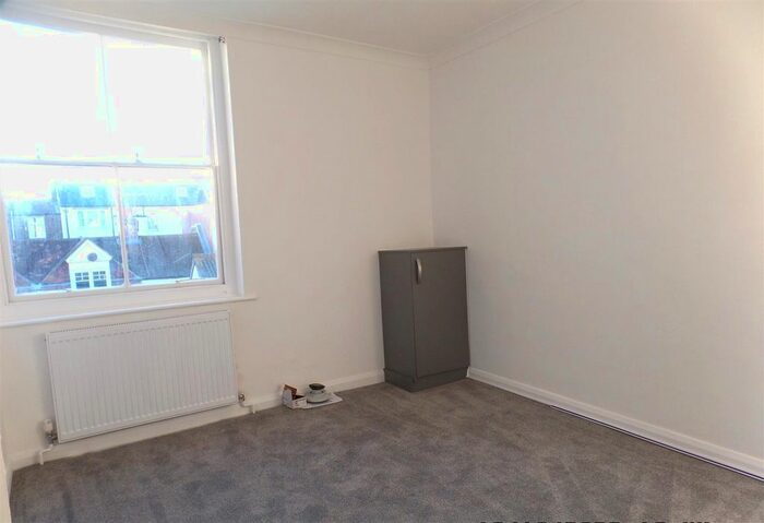 3 Bedroom Flat To Rent In Lower Rock Gardens, Brighton, BN2