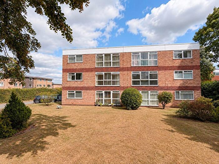 2 Bedroom Flat For Sale In Walsall Road, Four Oaks, Sutton Coldfield, B74