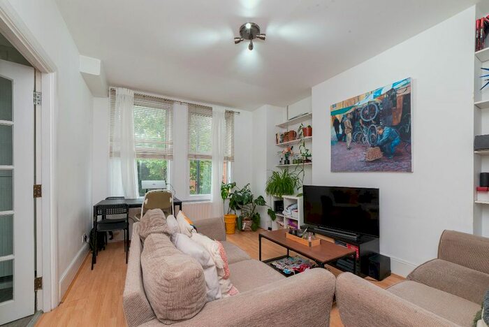 2 Bedroom Flat To Rent In Croxted Road, London, SE24
