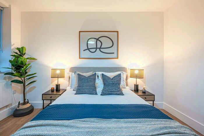 2 Bedroom Flat To Rent In Steeplemount House, Enfield, EN2