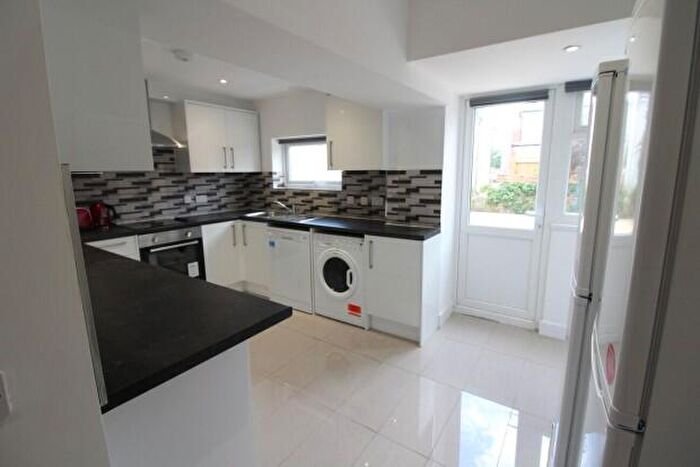 5 Bedroom Terraced House To Rent In Merthyr Street Cardiff, CF24