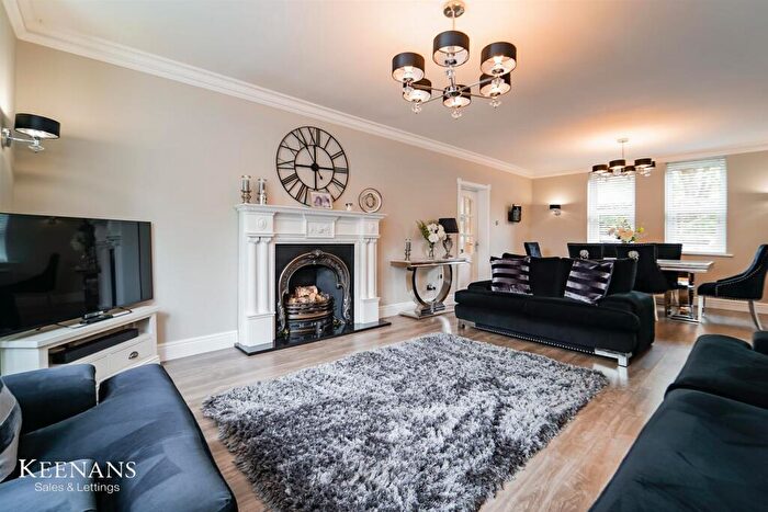 3 Bedroom Detached House For Sale In Bridge Hall Lane, Bury, BL9