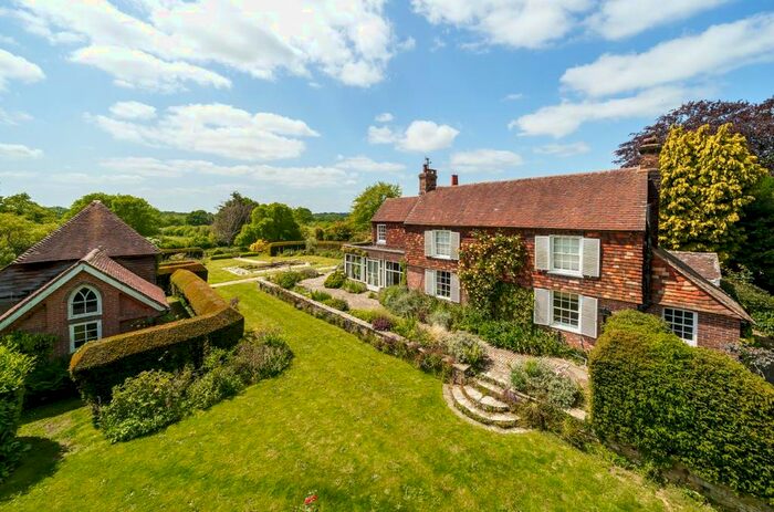4 Bedroom Detached House For Sale In North Hall Lane, Splaynes Green, Uckfield, TN22