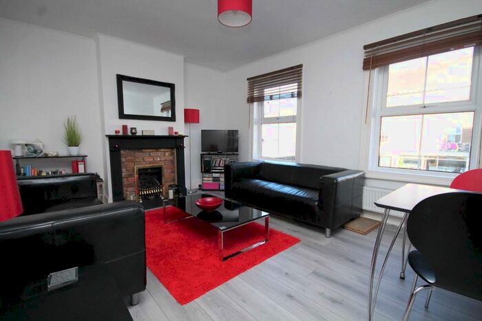 1 Bedroom Flat To Rent In Hook Road, Surbiton, KT6