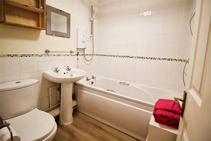 1 Bedroom Flat For Sale In Rivercourt, Beeches Road, GL7
