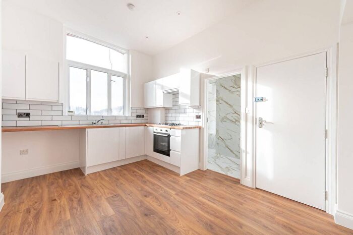 1 Bedroom Flat For Sale In High Road, Willesden Green, London, NW10
