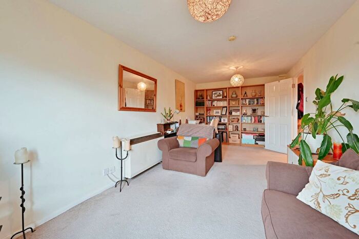 1 Bedroom Flat To Rent In Chenies Way, Watford, Watford, WD18