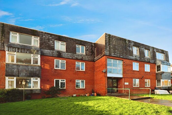 2 Bedroom Flat For Sale In Wragg Court, Rowley, Cam, Dursley, GL11