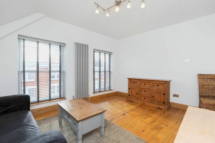 2 Bedroom Flat To Rent In Hargrave Road, London, N19