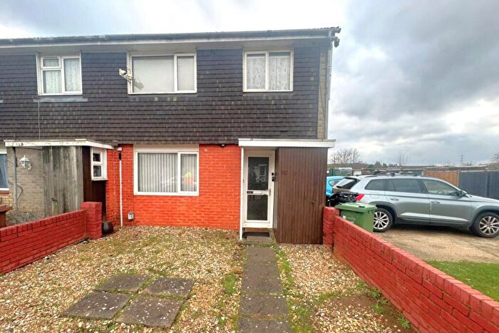 3 Bedroom End Of Terrace House For Sale In Waterside Road, Guildford, Surrey, GU1