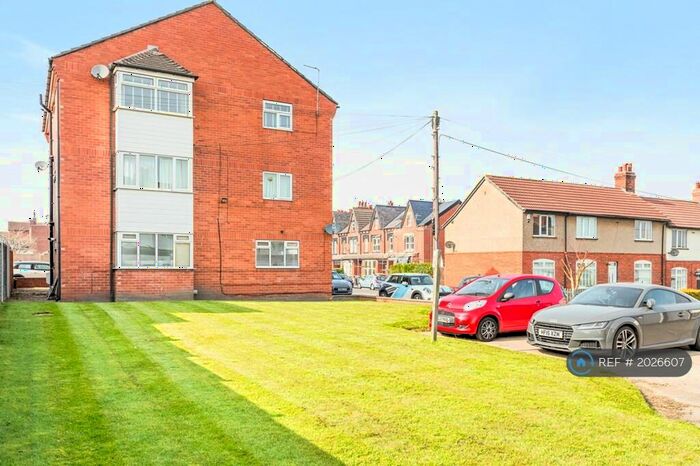 2 Bedroom Flat To Rent In Roman Court, Leeds, LS8