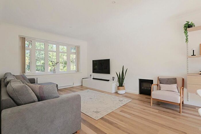 5 Bedroom Detached House For Sale In High Park Road, Broadstone, BH18 - Photo 4