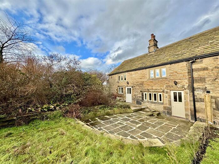 2 Bedroom Cottage To Rent In Bark House Lane, Cawthorne, Barnsley, S75