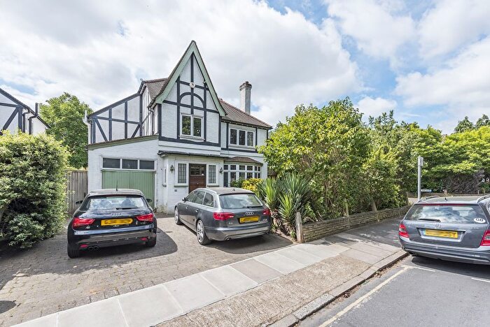 4 Bedroom Detached House To Rent In Popes Grove, Twickenham, TW1