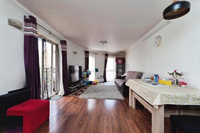 2 Bedroom Flat For Sale In Abbey Road, Barking, IG11