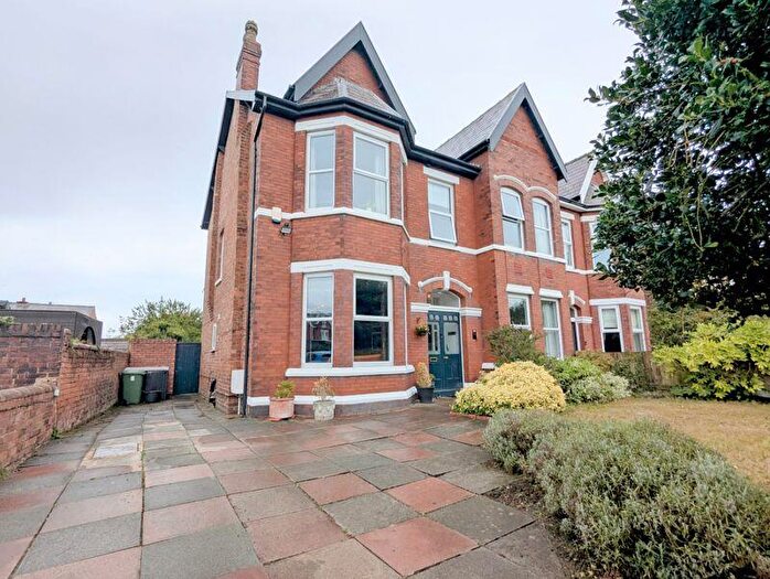 4 Bedroom Semi-Detached House To Rent In Golf Open - Forest Road, Southport - Sleeps, PR8