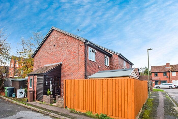 1 Bedroom Terraced House For Sale In Riley Close, Abingdon, OX14