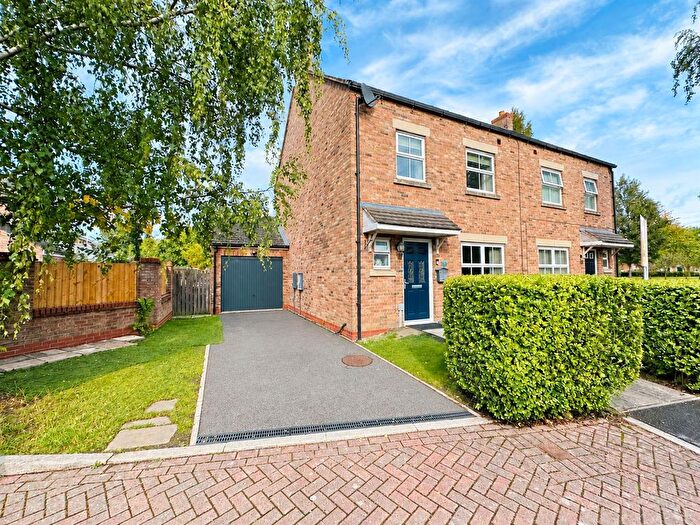 4 Bedroom Semi-detached House For Sale In Alder Close, Selby, YO8