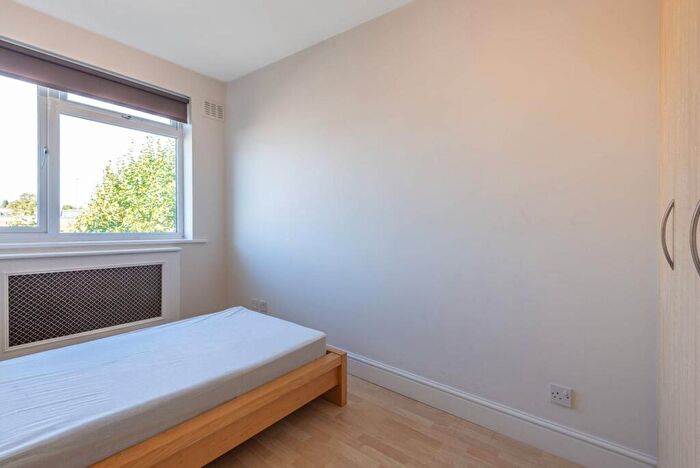 2 Bedroom Flat To Rent In Byron Court, South Hampstead, London, NW6
