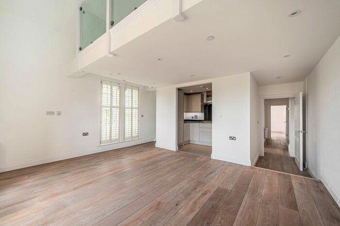 4 Bedroom Flat To Rent In Princess Park Manor, Friern Barnet, London, N11