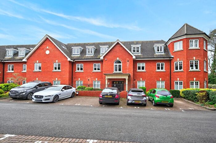 2 Bedroom Flat For Sale In Grace Gardens, Crookham Road, Fleet, GU51