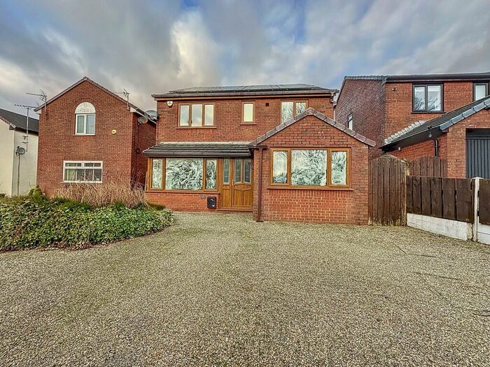 5 Bedroom Detached House To Rent In Moorcroft, Lower Darwen, BB3