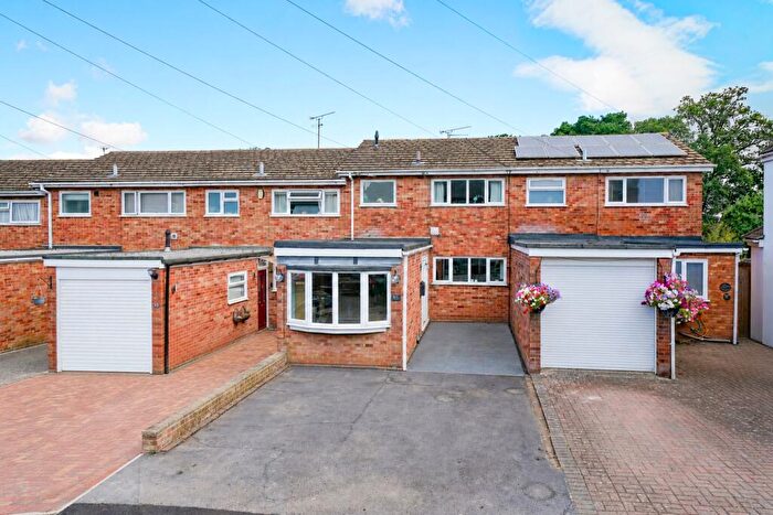 3 Bedroom Terraced House For Sale In Summer Street, Slip End, LU1