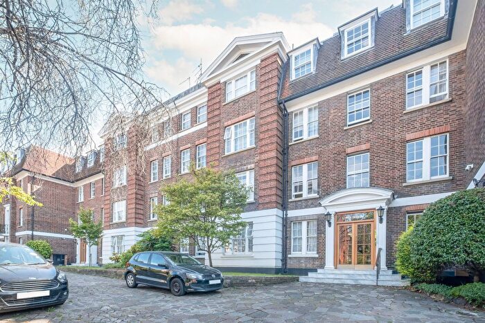3 Bedroom Flat For Sale In Putney Hill, London, SW15