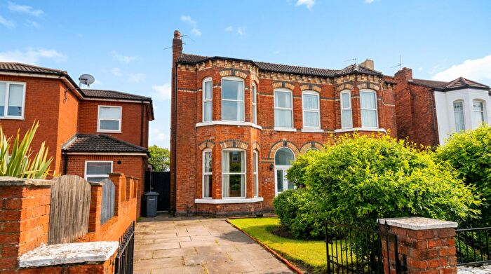4 Bedroom Semi-Detached House For Sale In Hampton Road, Southport, PR8
