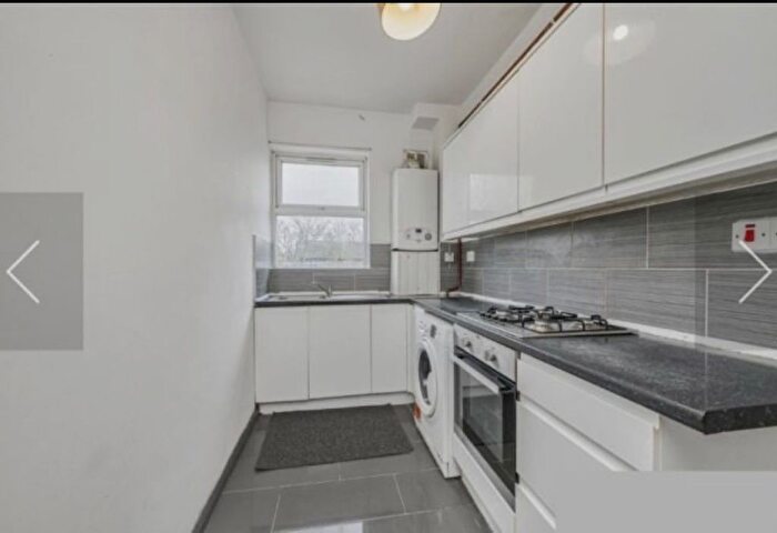 3 Bedroom Flat To Rent In Brockley Road, London, London, SE4