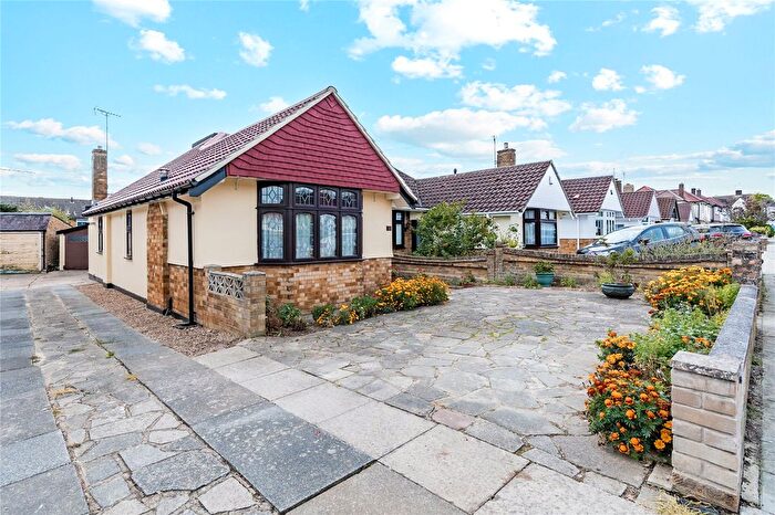 3 Bedroom Semi-detached House For Sale In Dorkins Way, Upminster, RM14