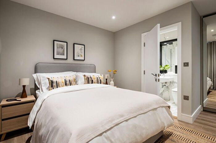 2 Bedroom Flat To Rent In Grinstead Road, Canary Wharf, SE8