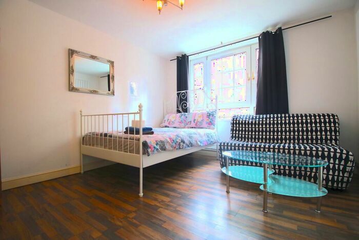5 Bedroom Flat To Rent In Boyd Street, London, E1