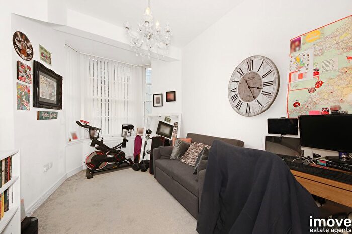 2 Bedroom Flat For Sale In Ellacombe Road, Torquay, TQ1