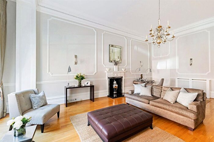 3 Bedroom Flat To Rent In Pont Street, Knightsbridge, London, SW1X