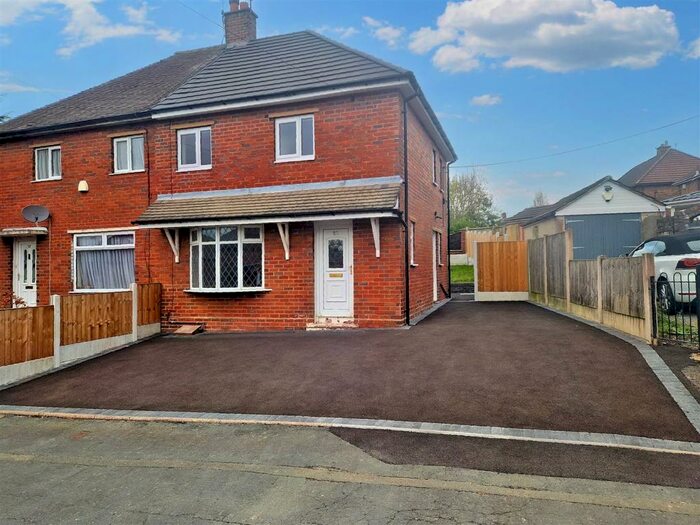 3 Bedroom Semi-Detached House To Rent In Dawlish Drive, Bentilee, Stoke-On-Trent, ST2