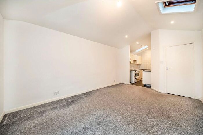 Studio To Rent In Broad Street, Teddington, TW11