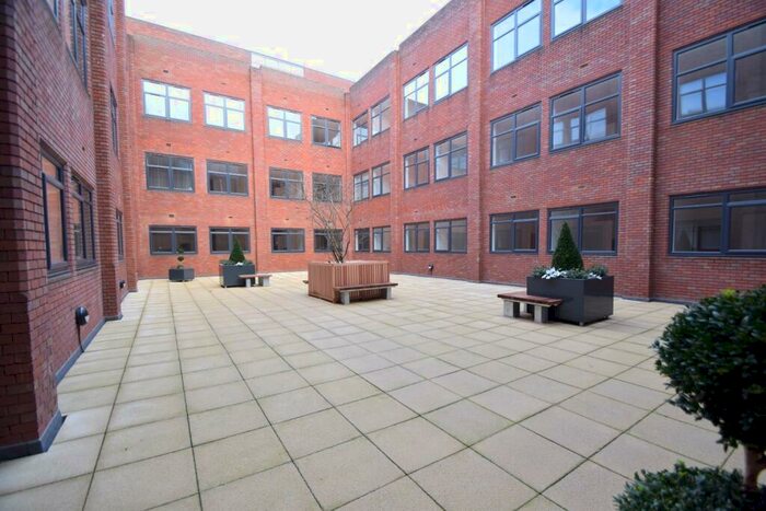 Studio To Rent In Flowers Way, Luton, Bedfordshire, LU1