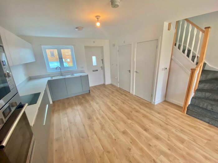 3 Bedroom End Of Terrace House To Rent In Lapwing Close, Huddersfield, HD4