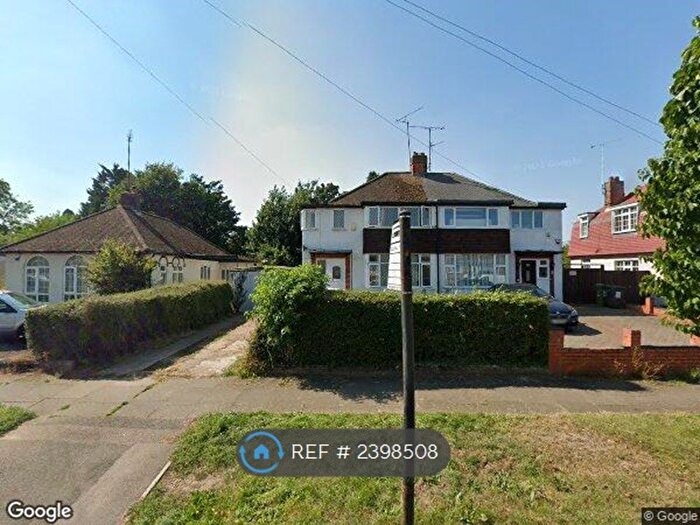 3 Bedroom Semi-Detached House To Rent In Mayne Avenue, Luton, LU4