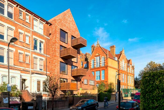 3 Bedroom Flat To Rent In Spruce Apartments, Barretts Grove, London, N16