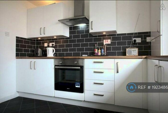 2 Bedroom Flat To Rent In Southhouse Square, Edinburgh, EH17