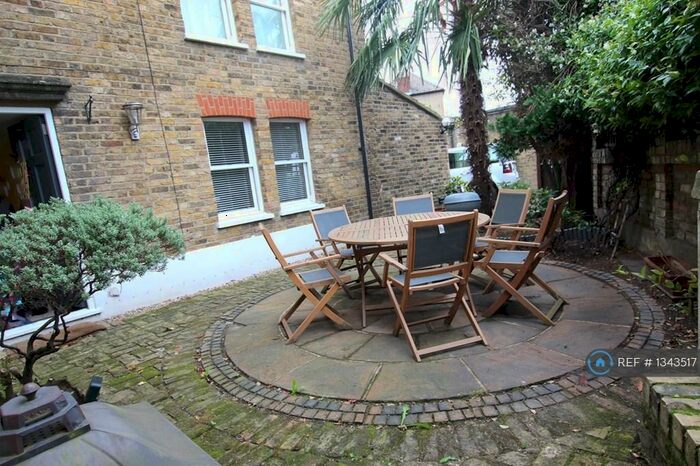 2 Bedroom Flat To Rent In Ryde Vale Road, London, SW12