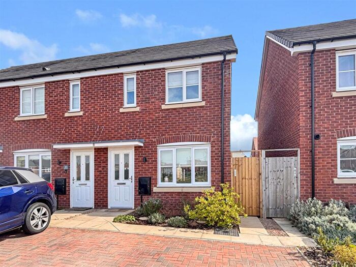 2 Bedroom End Of Terrace House For Sale In Anslow Road, Wellesbourne, CV35