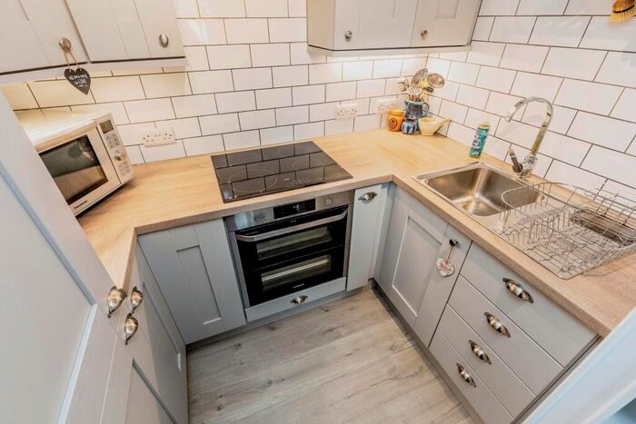 1 Bedroom Flat For Sale In Knightstone Road, Weston-super-Mare, Somerset, BS23