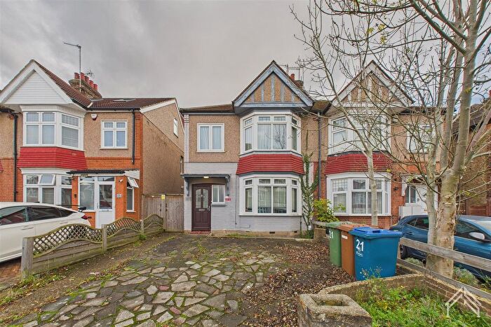4 Bedroom Property To Rent In Cambridge Road, Harrow, HA2