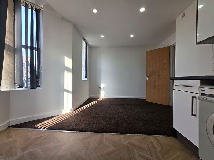 1 Bedroom Flat To Rent In Albany Road, Cardiff, CF24