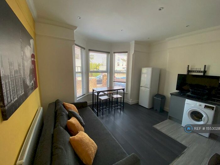 4 Bedroom Flat To Rent In Wilford Lane, West Bridgford, Nottingham, NG2