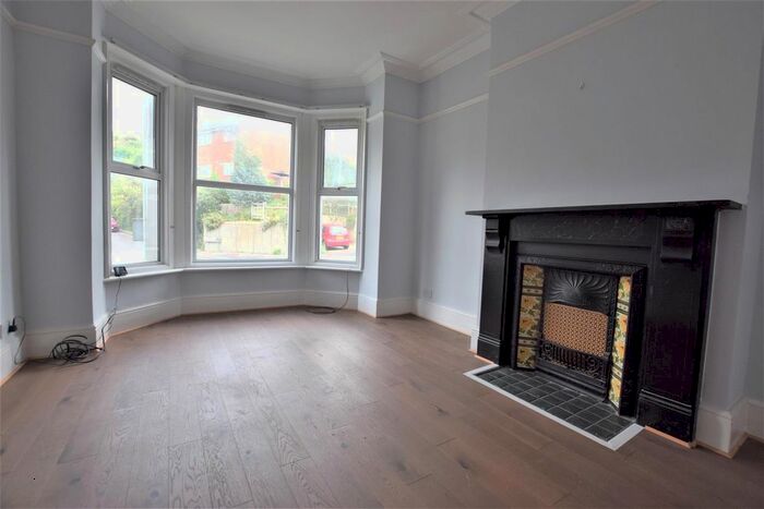 3 Bedroom Flat To Rent In Nelson Road, Hastings, TN34