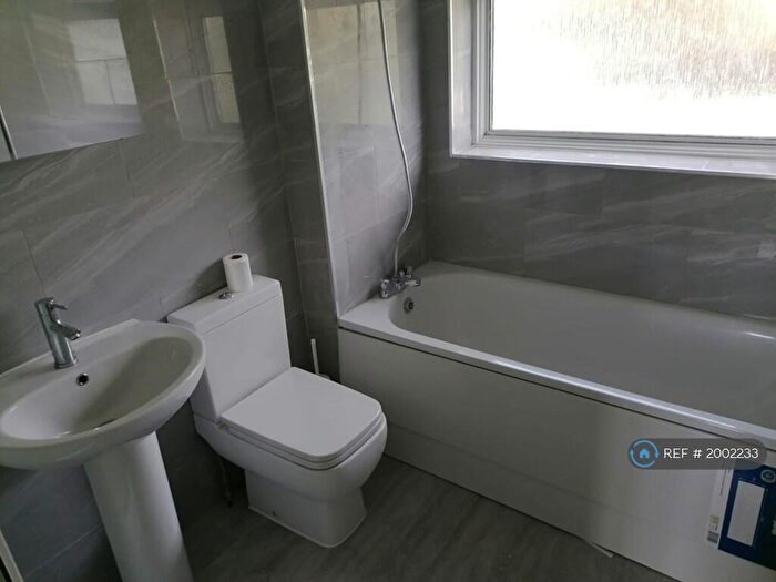 4 Bedroom Terraced House To Rent In Dinsdale Gardens, London, SE25